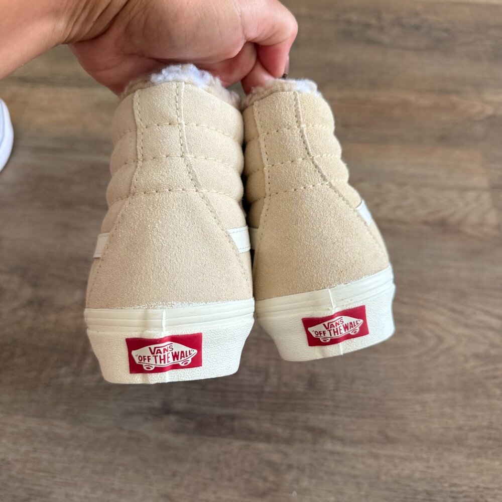 NWT Suede and Fleece Lining Size 6 - Picture 5 of 6